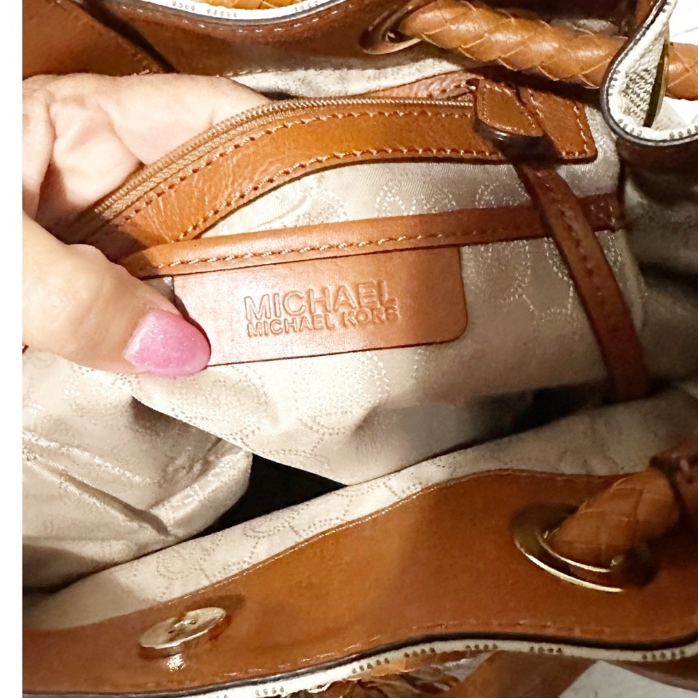 MICHAEL MICHAEL KORS
Jet Set Item Large Gathered Logo Tote - Picture 10 of 10